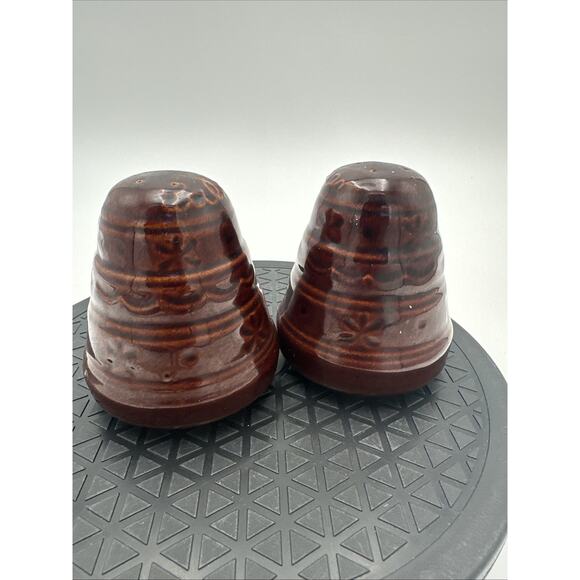 Marcrest Stoneware Brown Daisy Dot Salt & Pepper Shaker Set - Picture 1 of 7